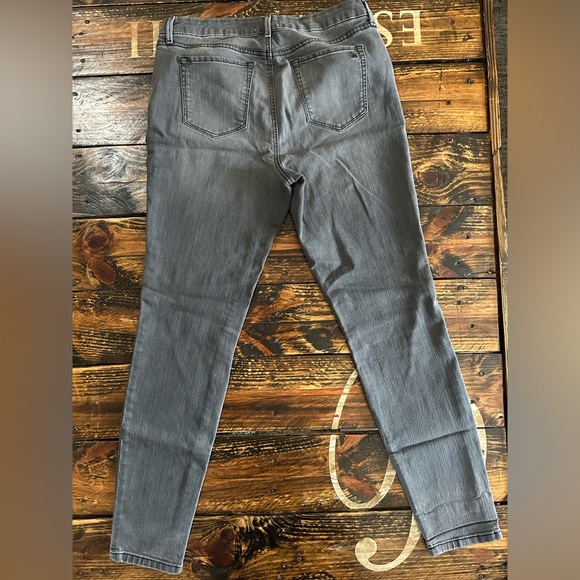 Jessica Simpson Gray Skinny Jeans. Size 10 - Picture 2 of 3